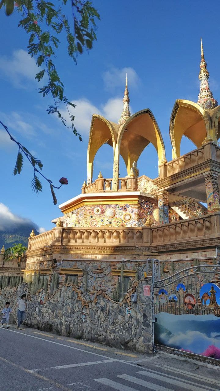 Wat Pha Sorn Kaew 1