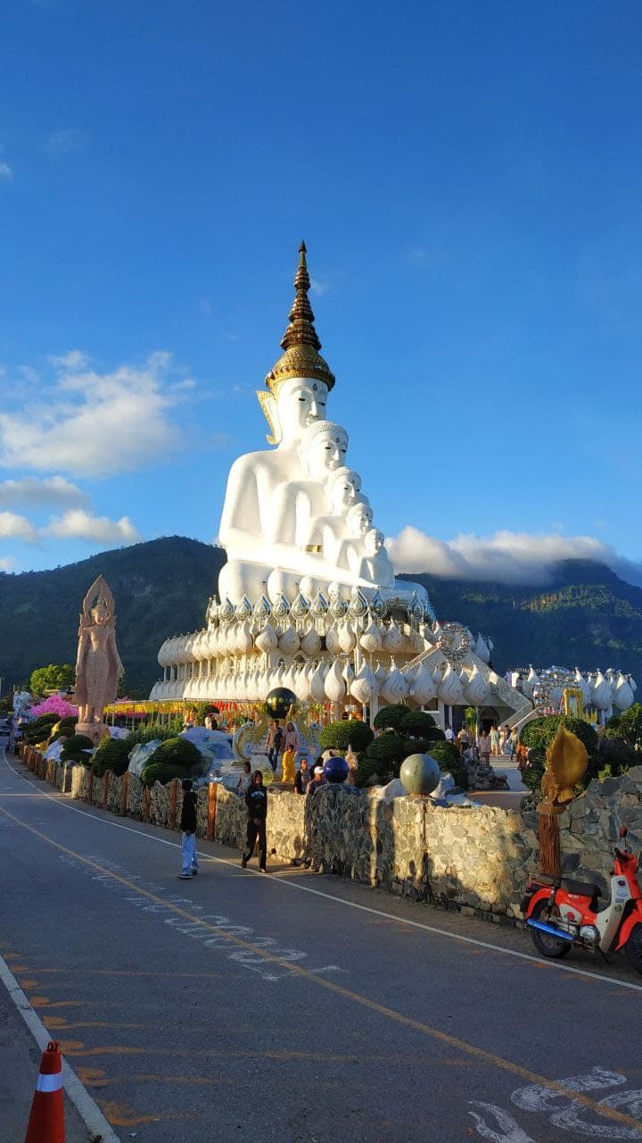 Wat Pha Sorn Kaew 2